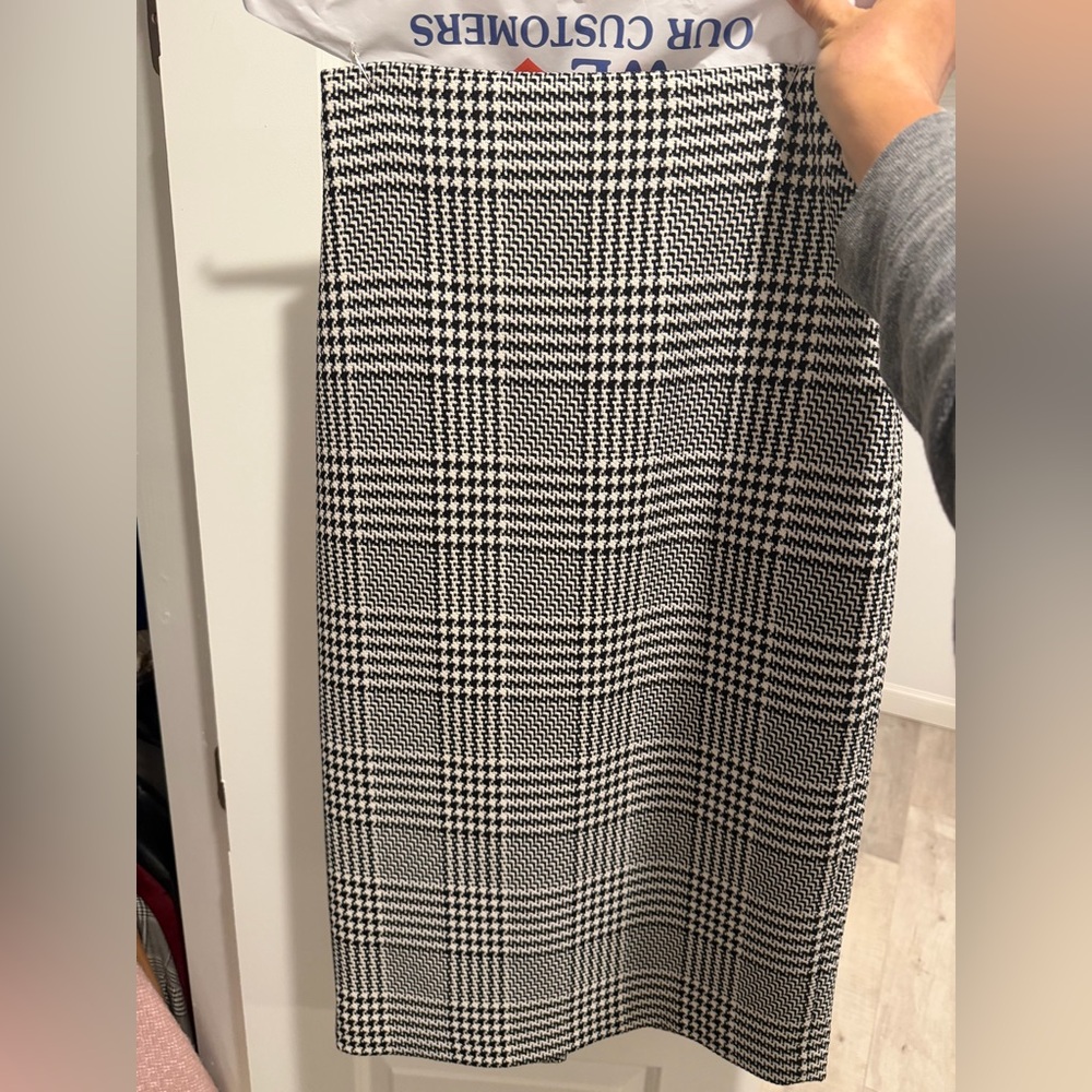 Zara Black and White Houndstooth Skirt